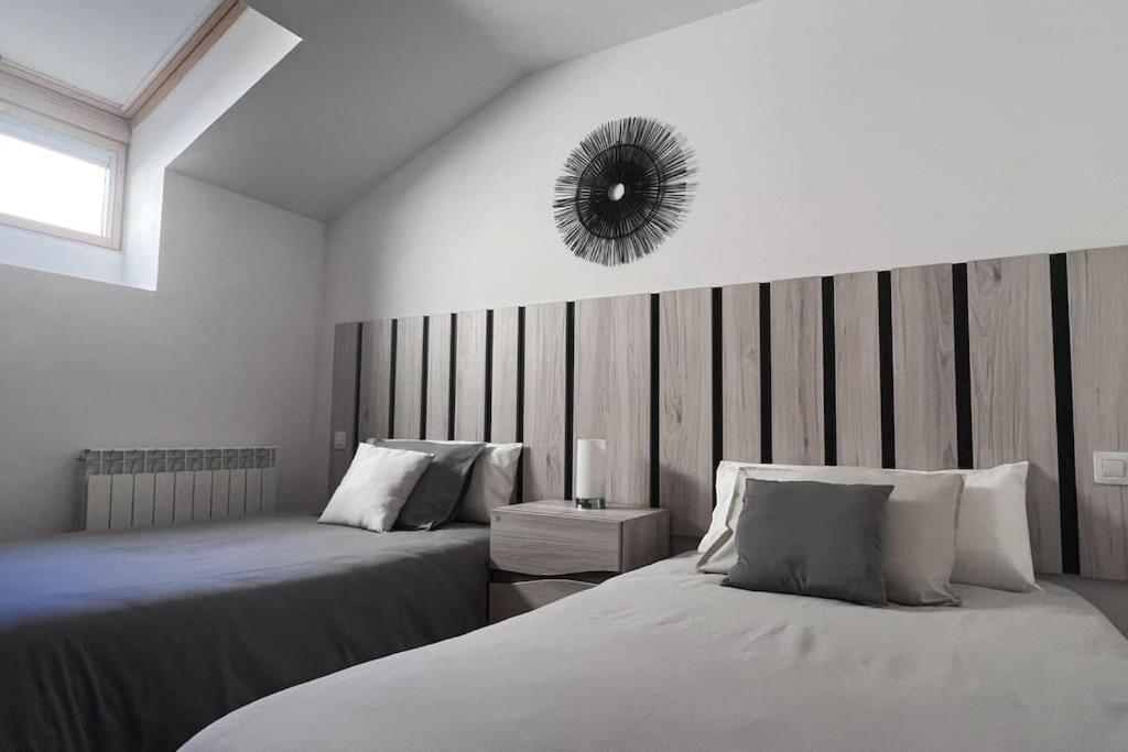 Atico Con Terrazas, Garaje Y Ascensor En El Casco Antiguo Apartment Huesca Luaran gambar