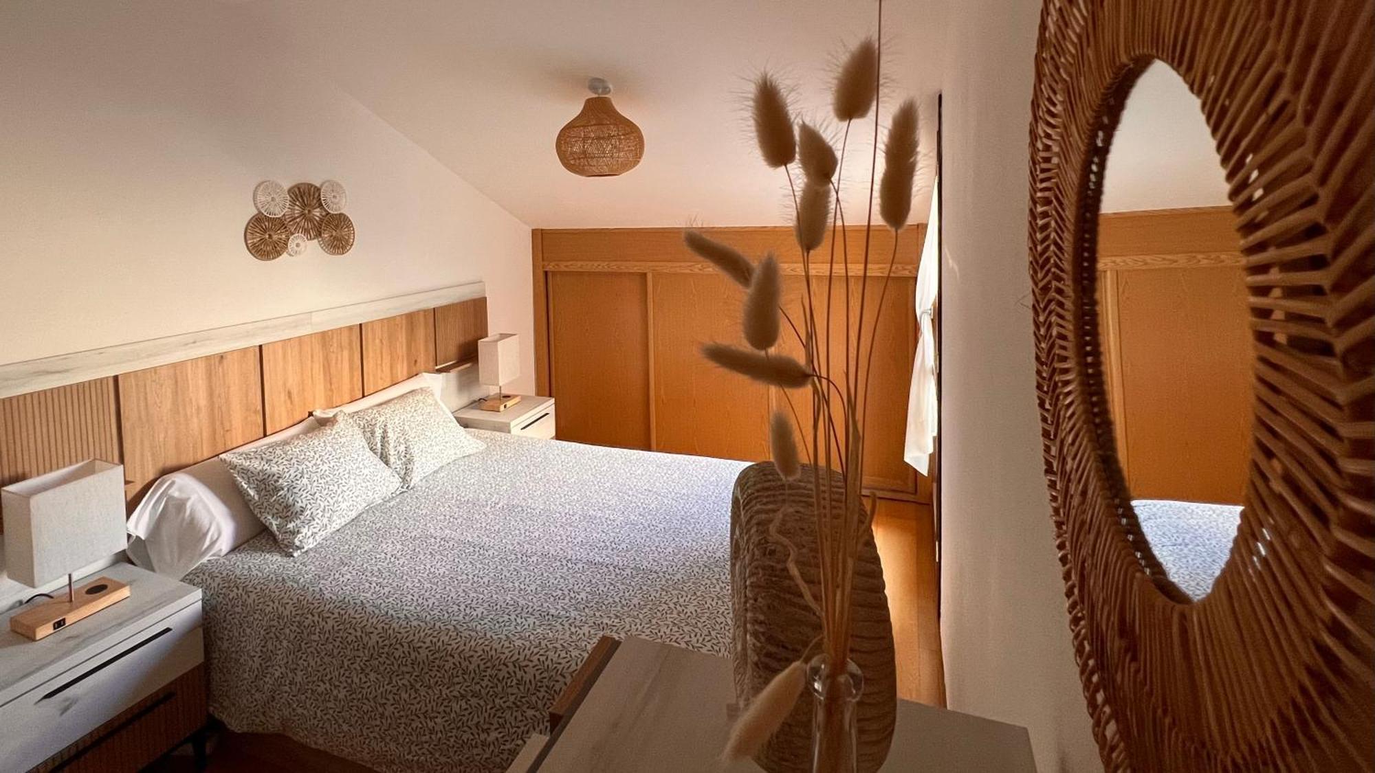 Atico Con Terrazas, Garaje Y Ascensor En El Casco Antiguo Apartment Huesca Luaran gambar